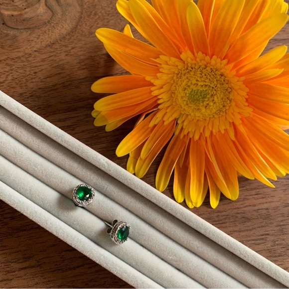 Green earrings - Picture 1 of 4